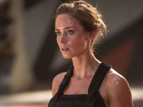 emily blunt images edge of tomorrow